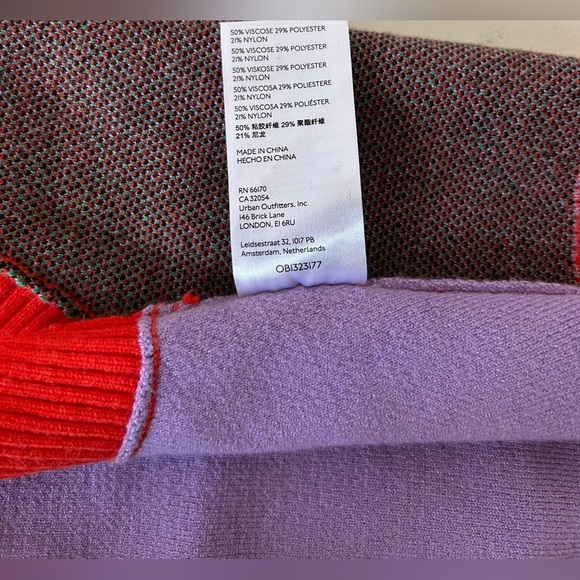 URBAN OUTFITTERS RANDI STRAWBERRY SWEATER VEST. Sz. M. QUIRKY, STYLISH, TRENDY - Picture 2 of 9